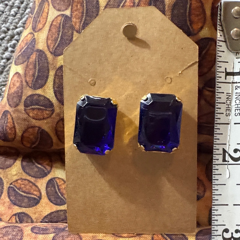 Elegant deep royal Blue faceted Gemstone pierced Earrings gold prongs beautiful!